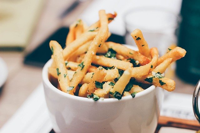 fast food – hranolky v kornoutu